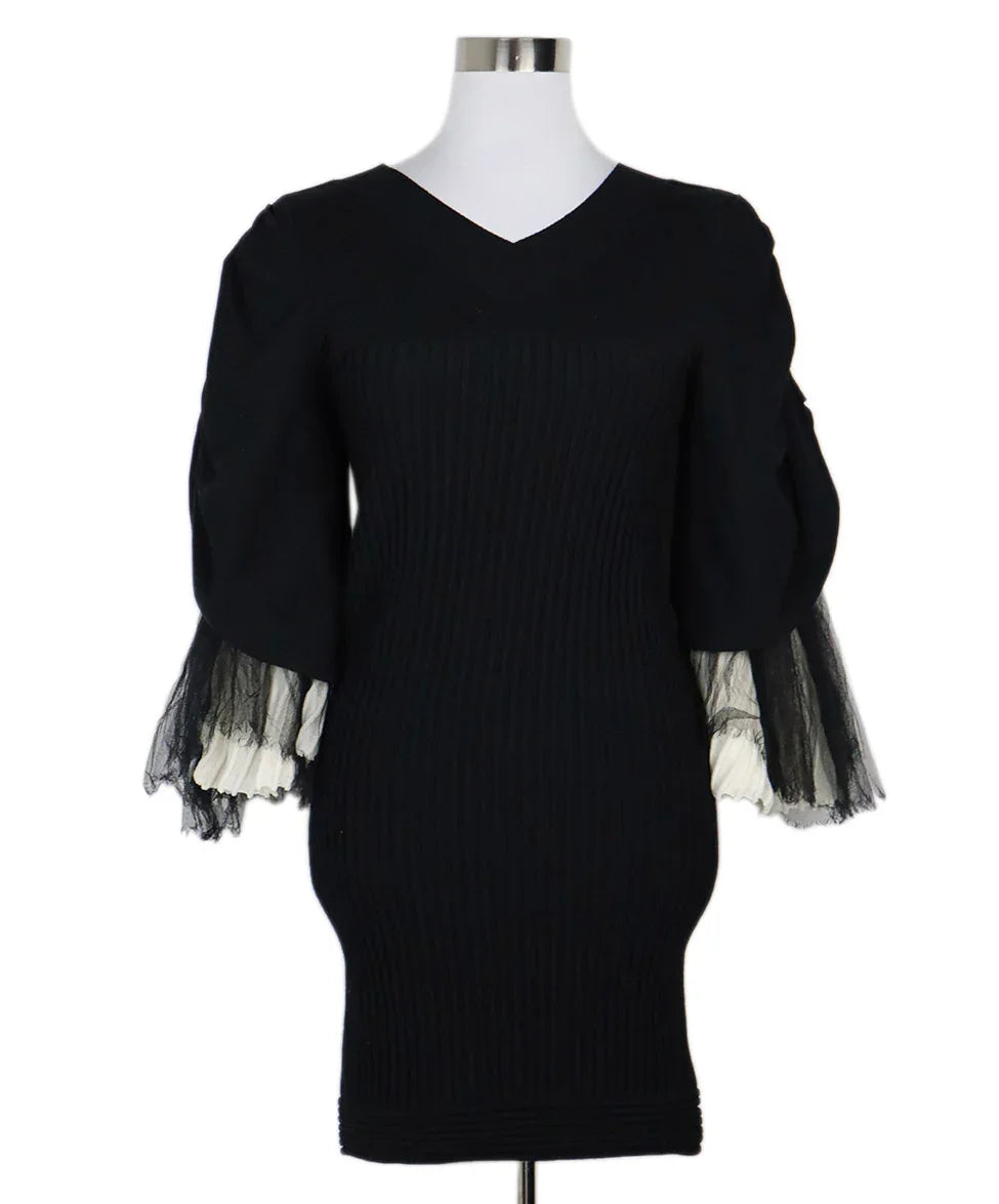 Chanel Black & White Dress sz 4 l Michael's Luxury Consignment Michael's Consignment NYC Chanel Black & White Dress sz 4 l Michael's Luxury Consignment Michael's Consignment NYC