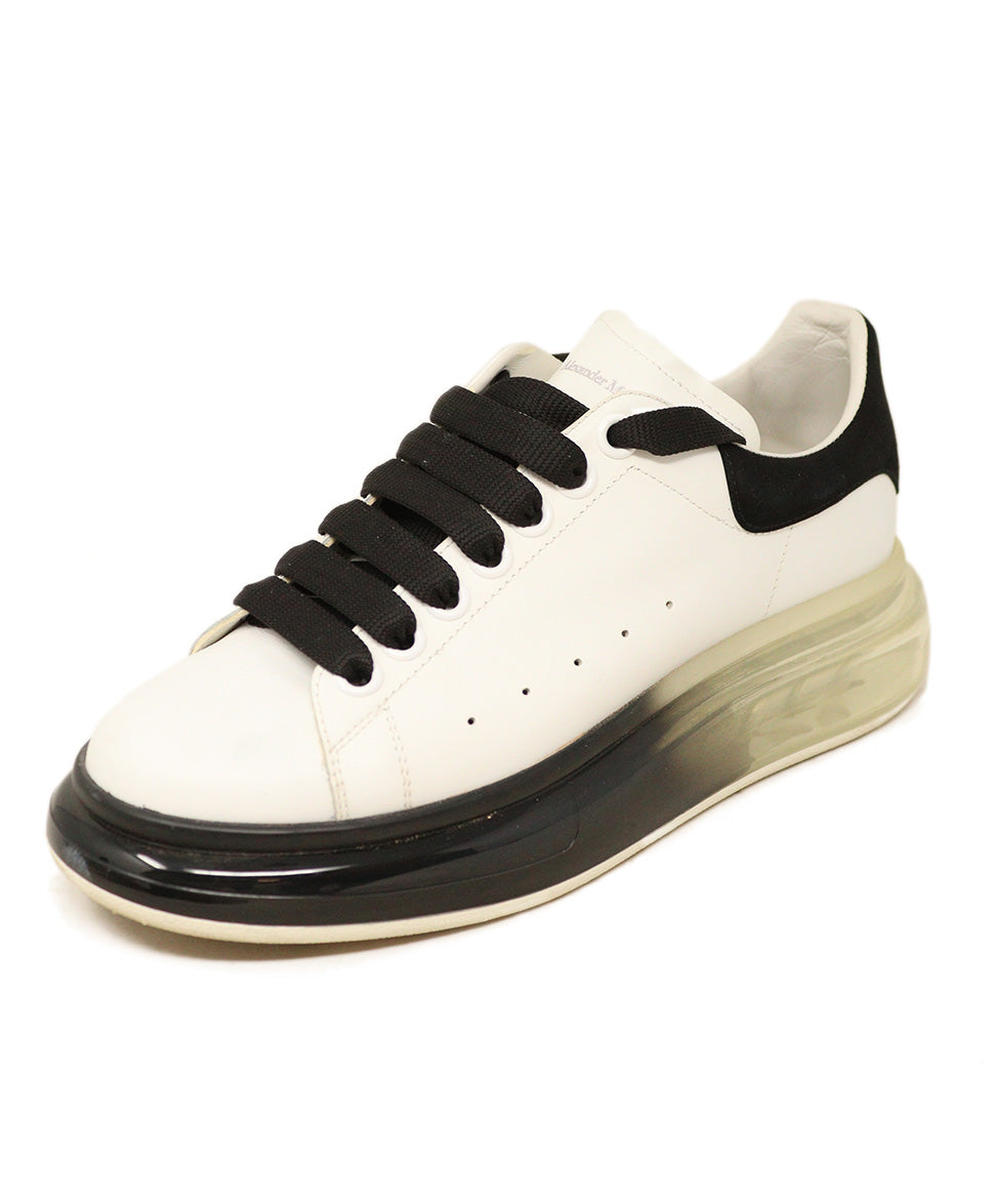Rusteloos uitglijden omverwerping Alexander McQueen Black & White Platform Sneakers sz 8 – Michael's  Consignment NYC