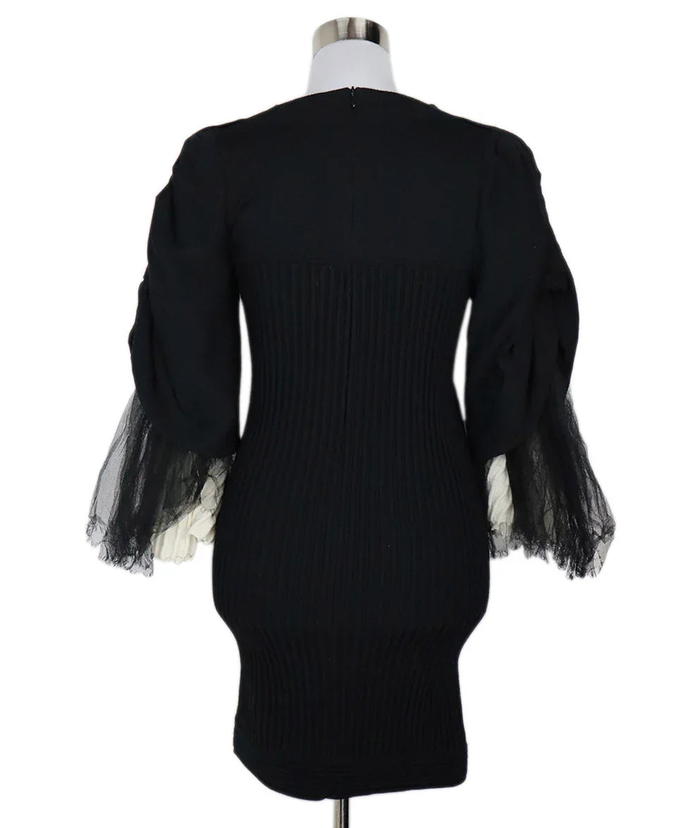 Chanel Black & White Dress sz 4 l Michael's Luxury Consignment Michael's Consignment NYC Chanel Black & White Dress sz 4 l Michael's Luxury Consignment Michael's Consignment NYC