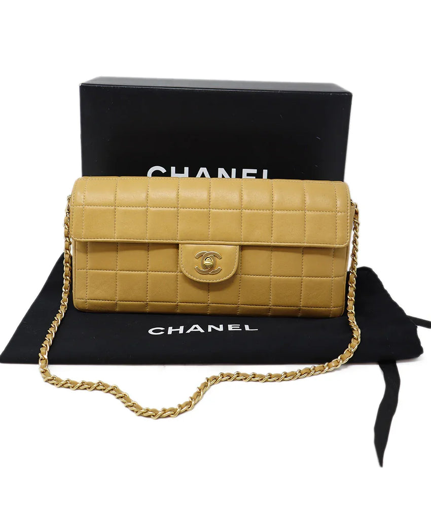 Chanel Vintage Beige Quilted Leather Shoulder Bag - Michael's Consignment NYC