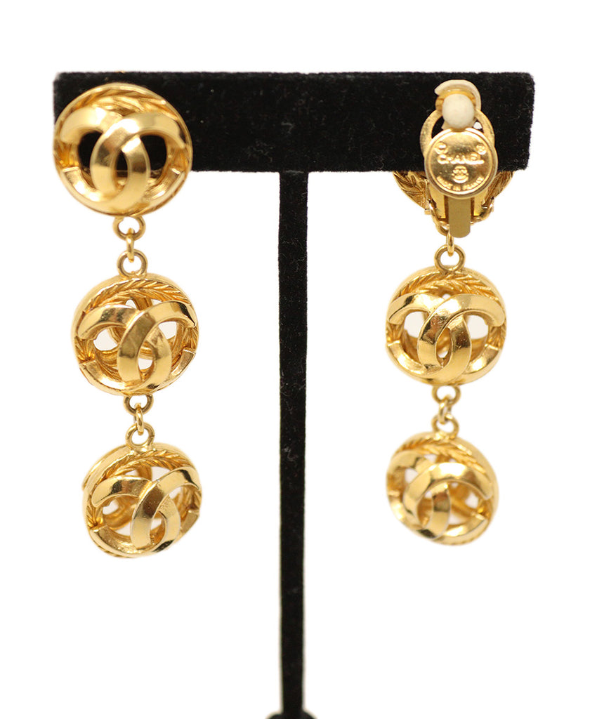 Chanel Gold Metal Clip on Earrings 1